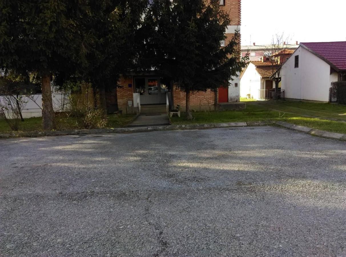 Studio Apartman Zdral Daruvar Exterior foto